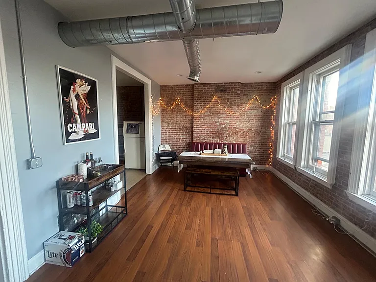 142 Court St #B — Photo 5