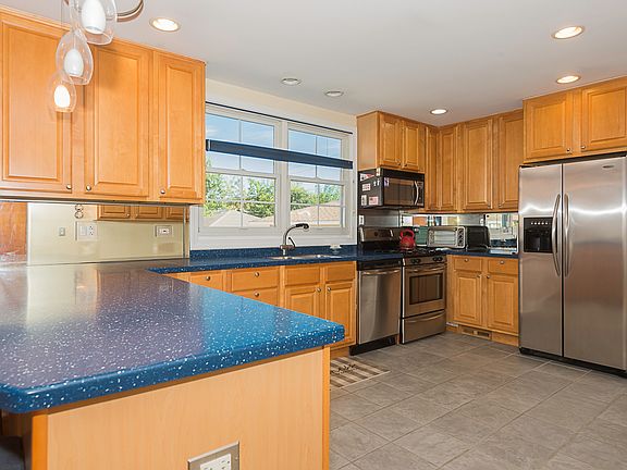 5th image of 1815 N 73rd Ave
