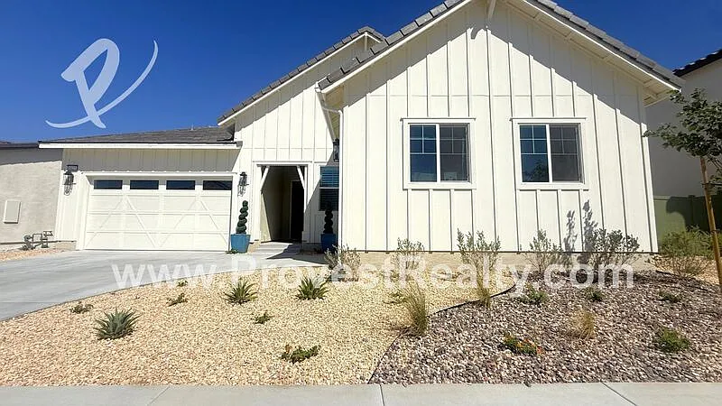 4 bed, 2.5 bath, $3,200 — Photo 2