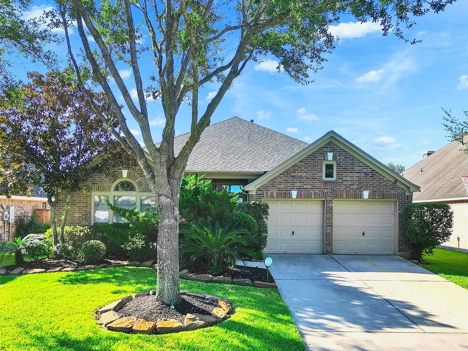 4 bed, 2.5 bath, 2967 sqft, $2,800 — Photo 2