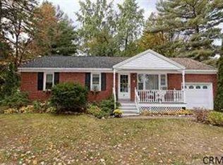 7 Pine Knob Dr, Albany, NY 12203