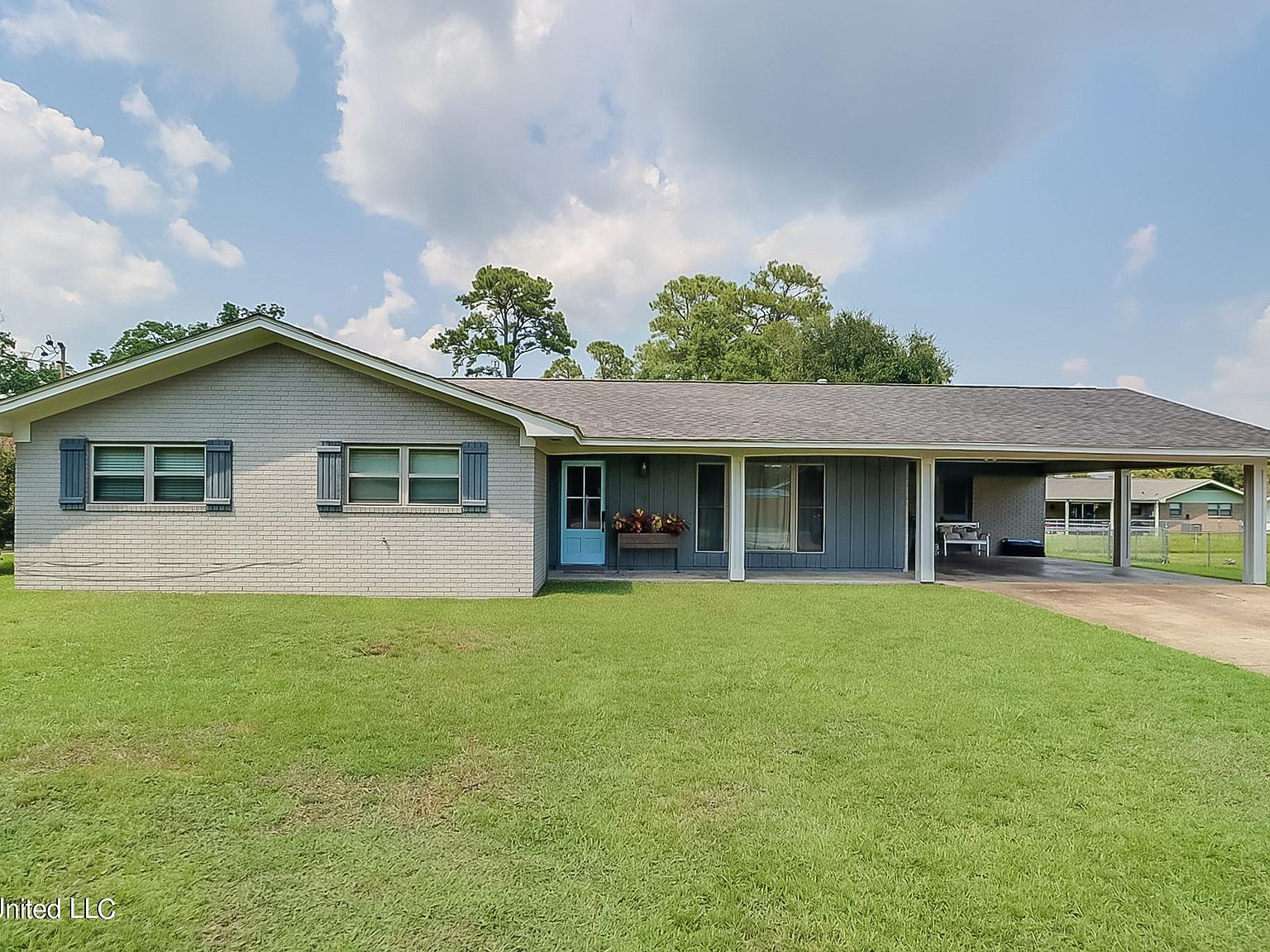 洋書 IN PERFECT SHAPE Project body on curve face - Need help? We are here