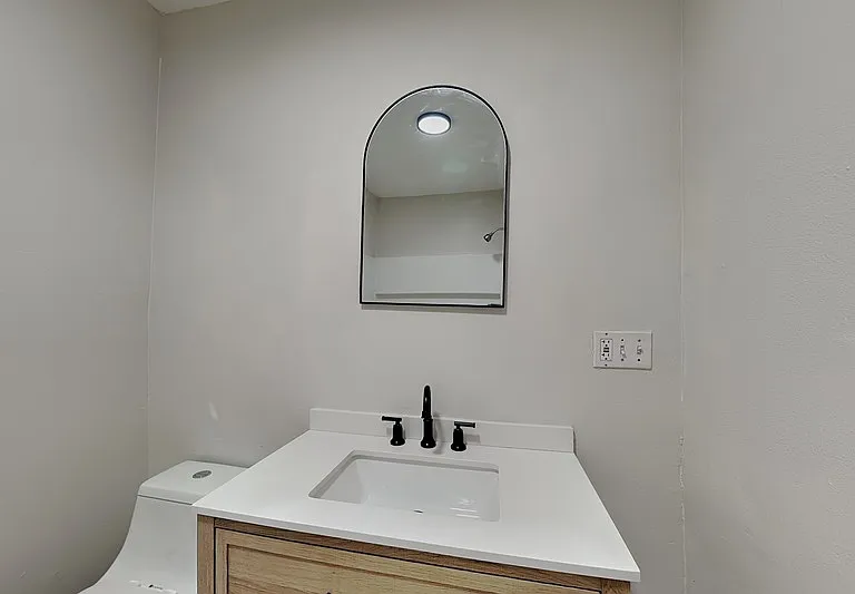 3801 1/2 W Palmira Ave — Photo 20