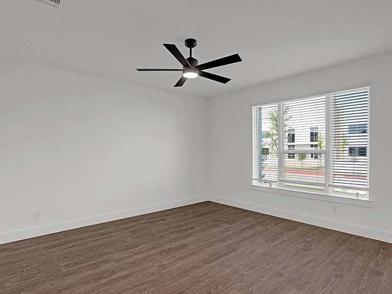 2553 Huxley Mews — Photo 6