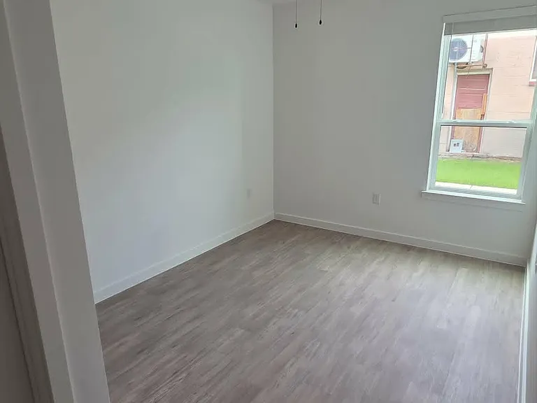 Memorial Apartments — Photo 17