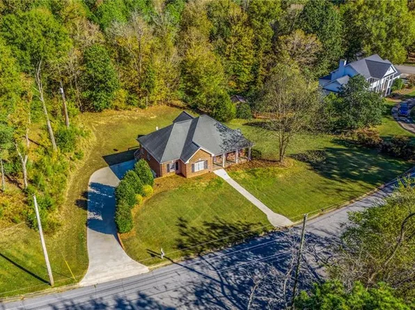 6 Canterbury Pl, Lexington, NC 27292