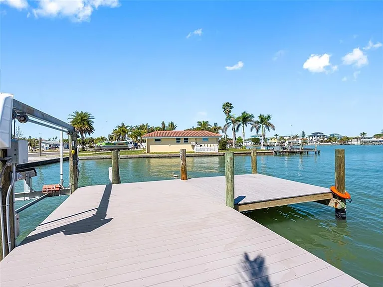 562 Johns Pass Ave — Photo 9