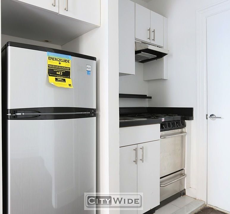 2nd image of 39 E 65th St APT 3B