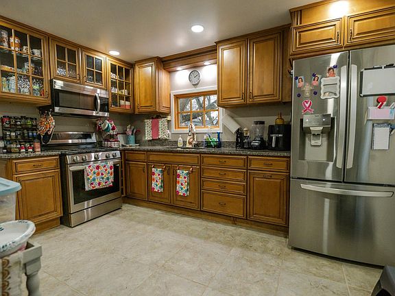 3rd image of 715 13th STREET
