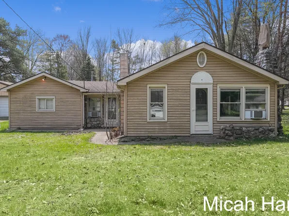 608 Schultz St NW, Sparta, MI 49345