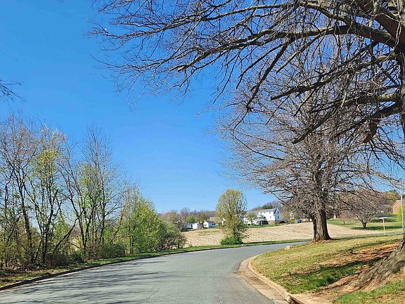 4th image of Highland Dr