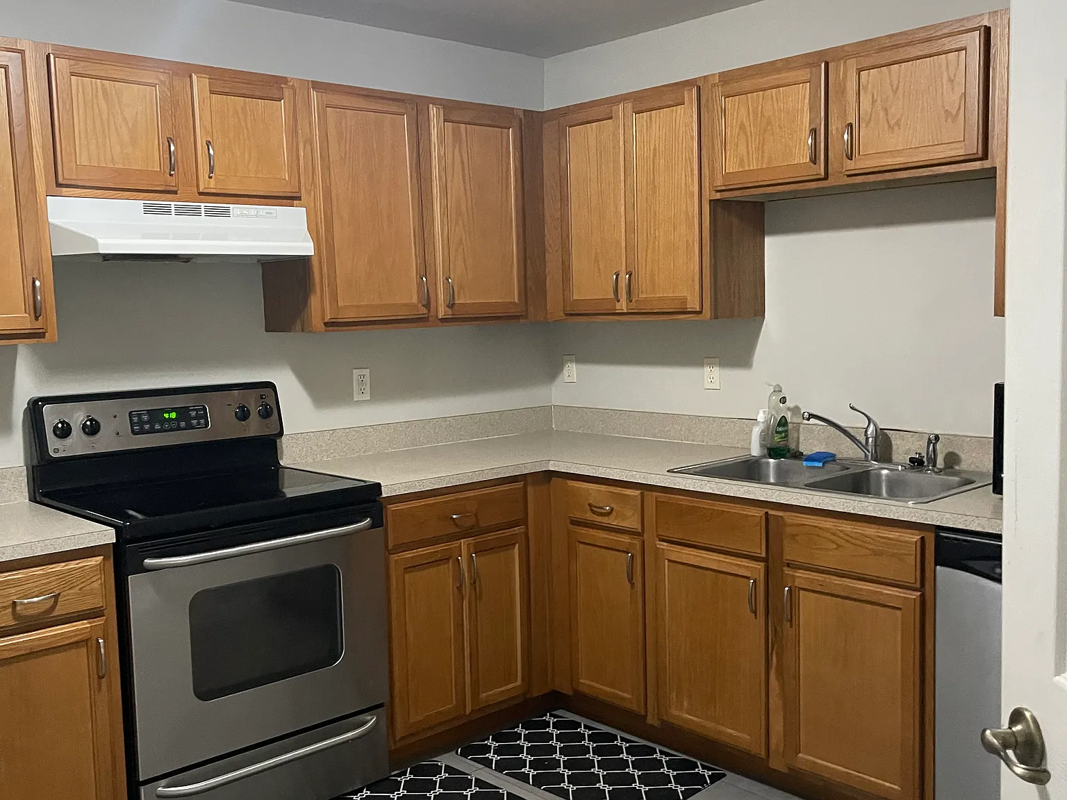 3 bed, 1150 sqft, $1,800 — Photo 2