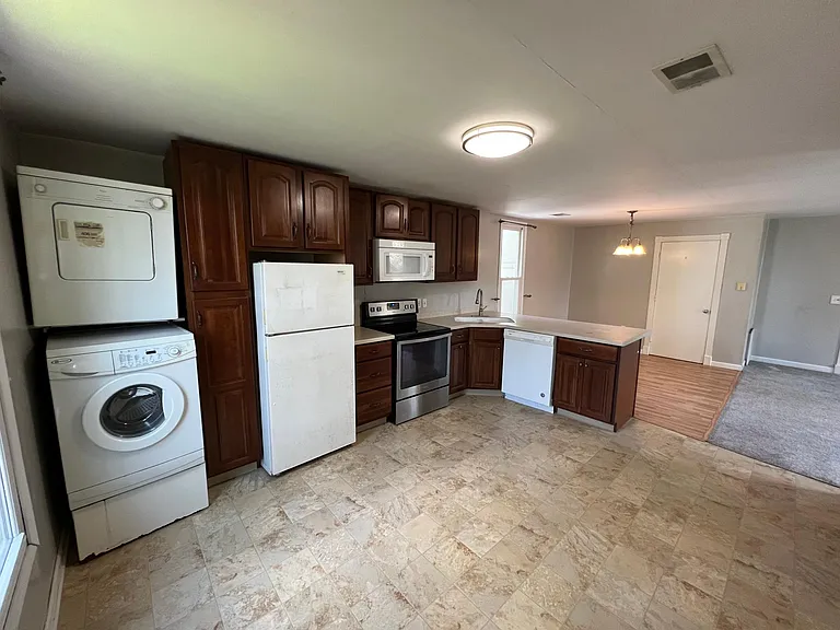 1361 Portland Ave NE #2 — Photo 15