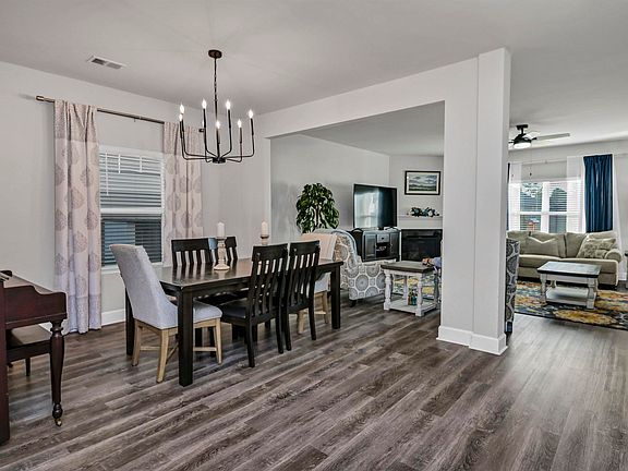 4th image of 932 Trident Maple Ln