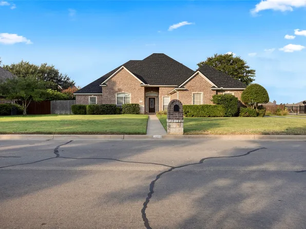 706 Meadow View Dr, Cleburne, TX 76033