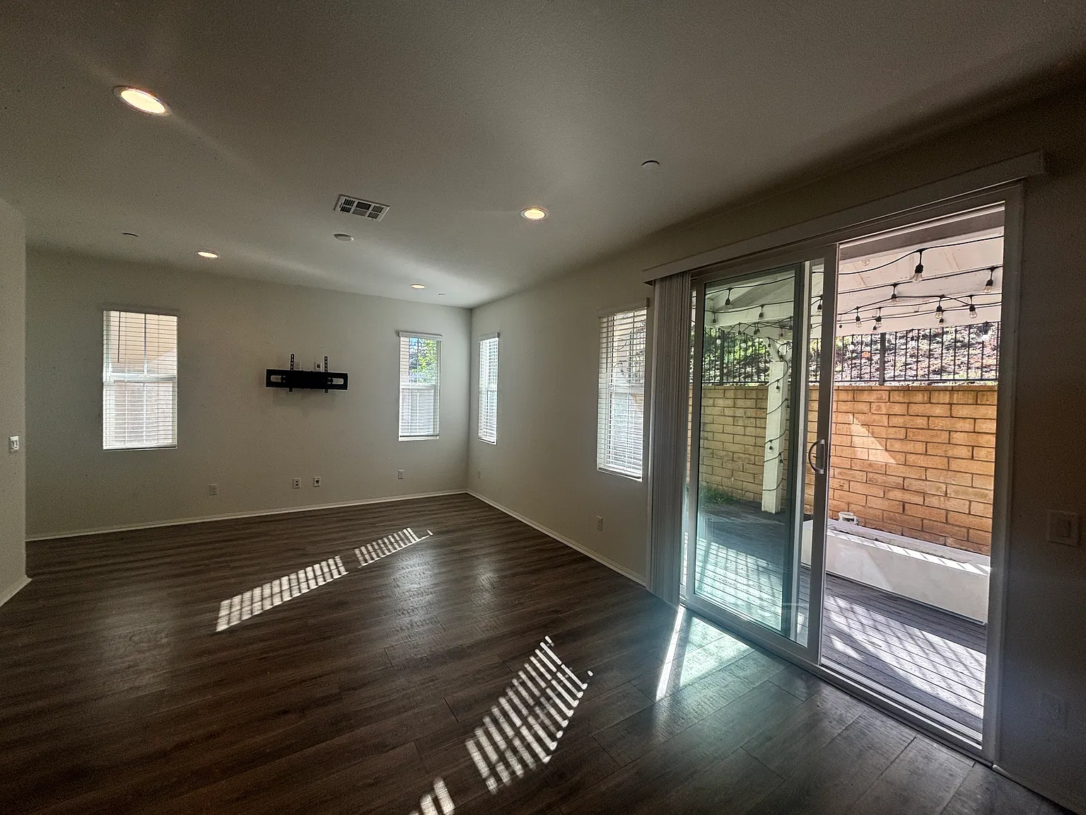 4 bed, 2014 sqft, $3,600 — Photo 4