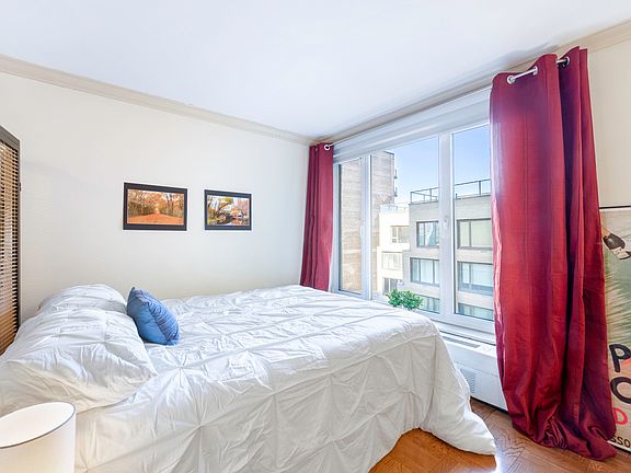 3rd image of 200 Central Park S APT 21L