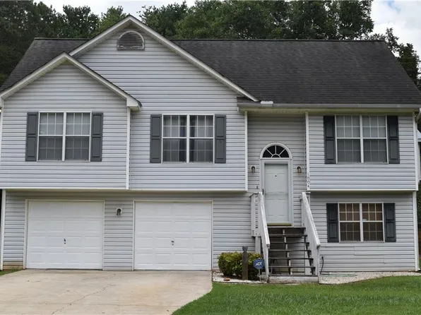 1004 Bridle Creek Dr, Flowery Branch, GA 30542