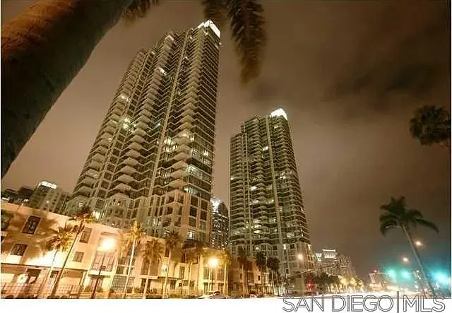 1199 Pacific Hwy #1204 — Photo 36