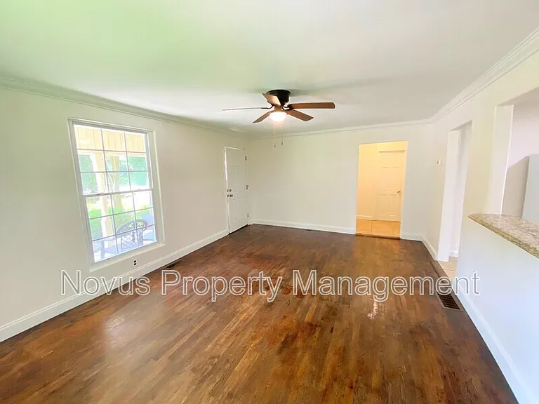 136 Watson St — Photo 4