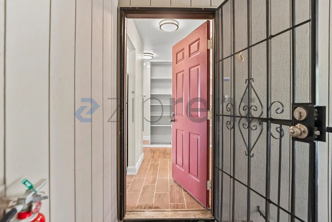 2 bed, 1000 sqft, $2,783 — Photo 3