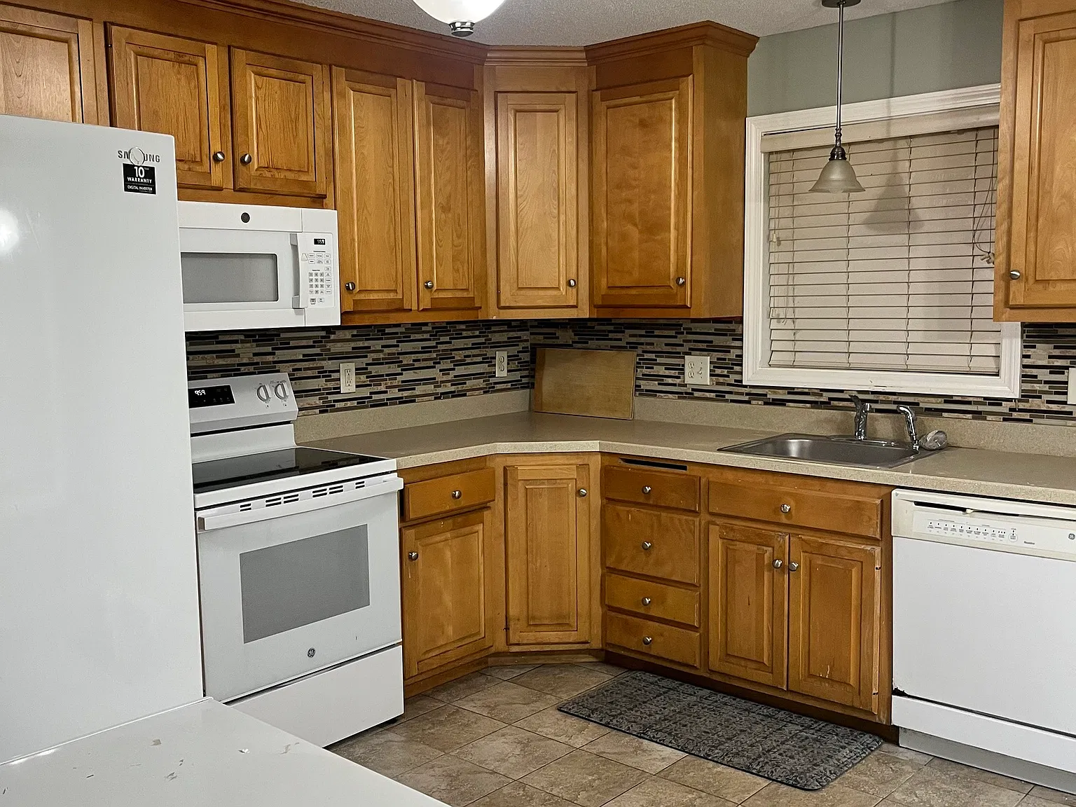 4 bed, 2.5 bath, 1756 sqft, $3,500 — Photo 2