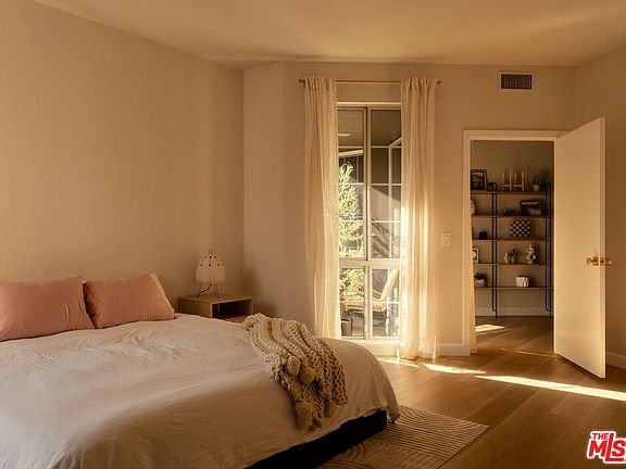 3rd image of 585 N Rossmore Ave APT 508