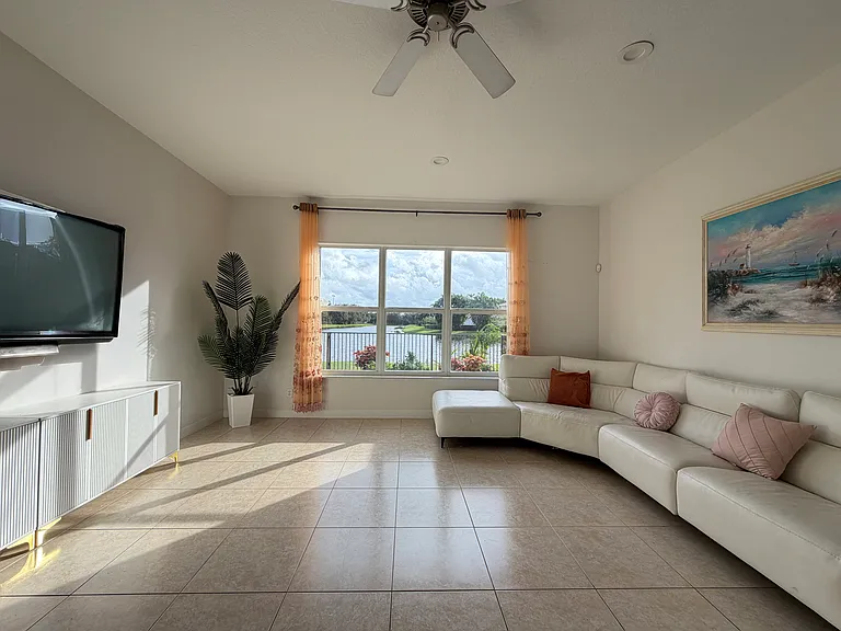 143 Isle Verde Way — Photo 1