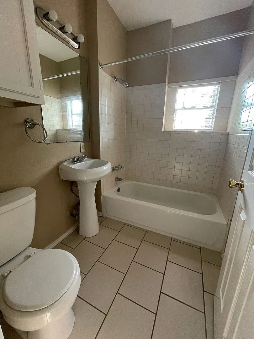 421 W. Woldert St. — Photo 4
