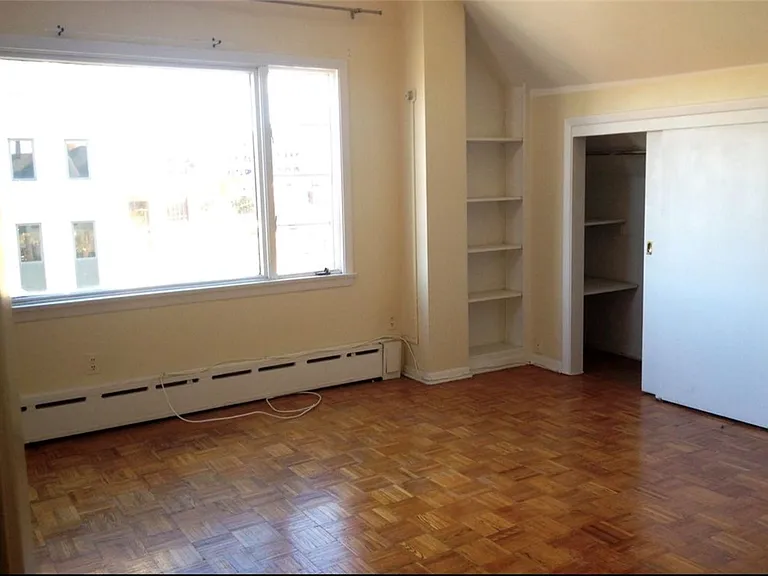 223 Alexander St — Photo 6