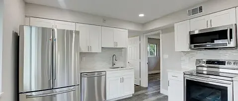 2180 NE 5th Cir — Photo 14