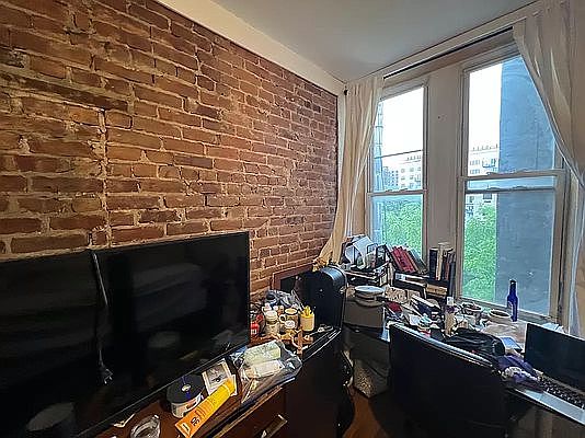 4th image of 640 Willoughby Ave #6