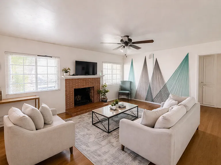 5223 E Falls View Dr — Photo 4