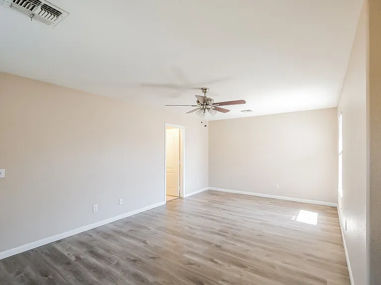 11242 W Garfield St — Photo 10