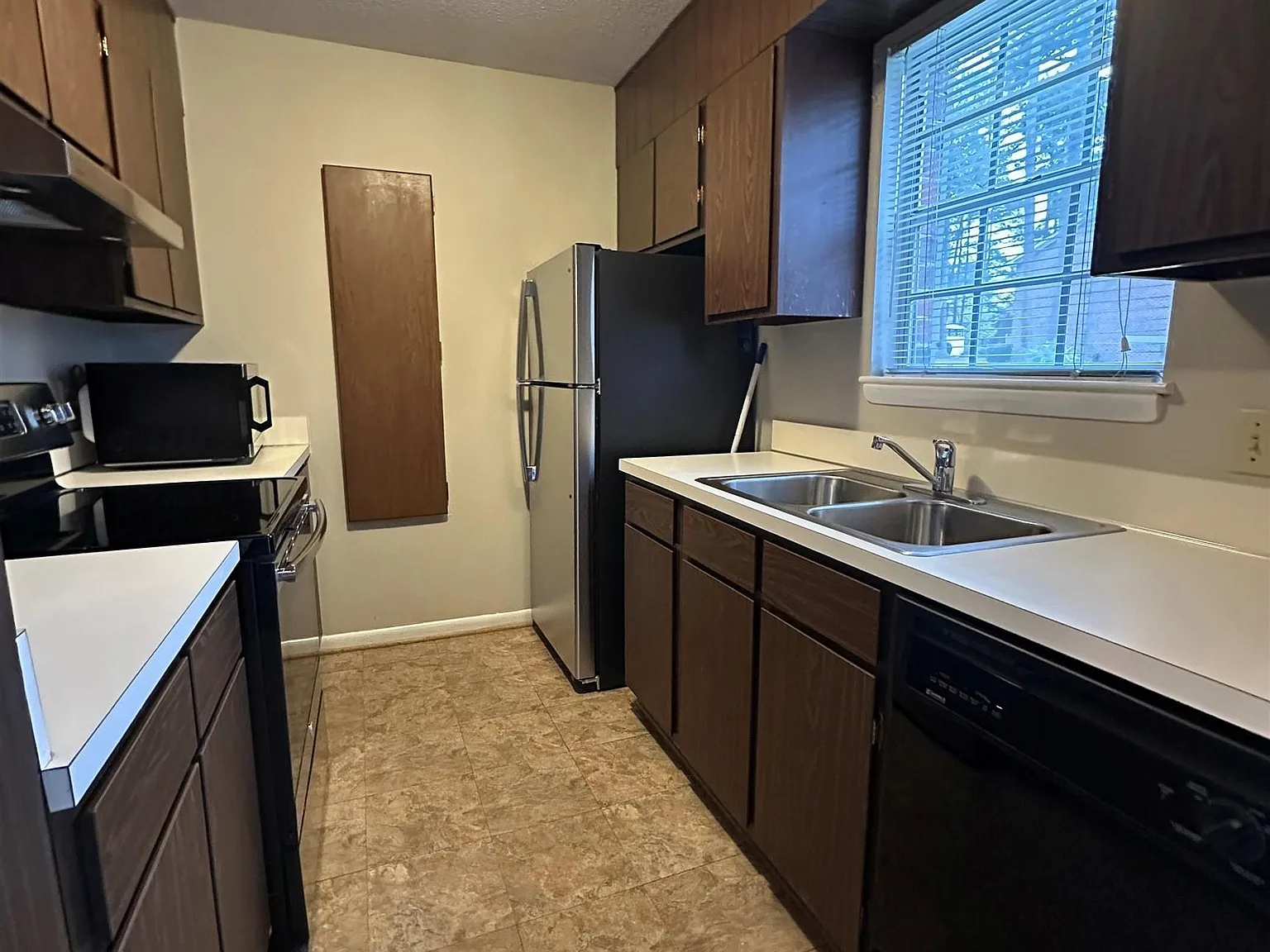 2 bed, 1030 sqft, $1,100 — Photo 4