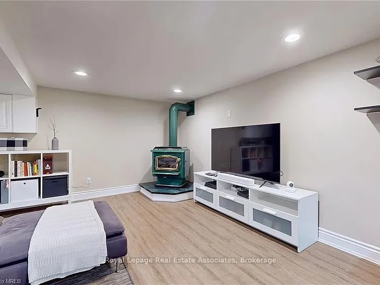 925 Kingsway Dr #BASEMENT — Photo 8