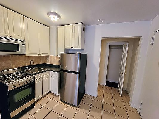 4th image of 312 W 87th St #1A