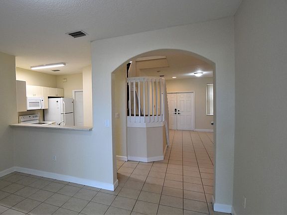 3rd image of 3912 SW 171st Ter