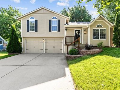 801 NE Country Ln, Lees Summit, MO, 64086