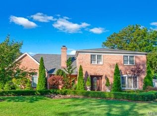 1 Quaker Ln, Farmingdale, NY 11735