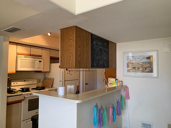 4th image of 1333 E Morten Ave Unit 217