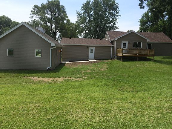 4th image of 415 Rock Island Ave