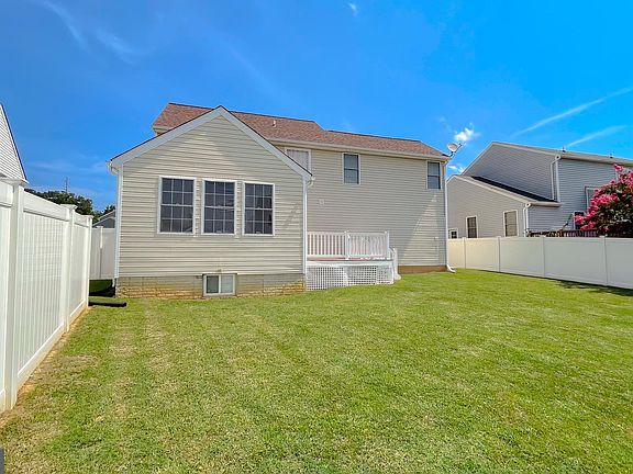 3rd image of 22697 Athlone Dr