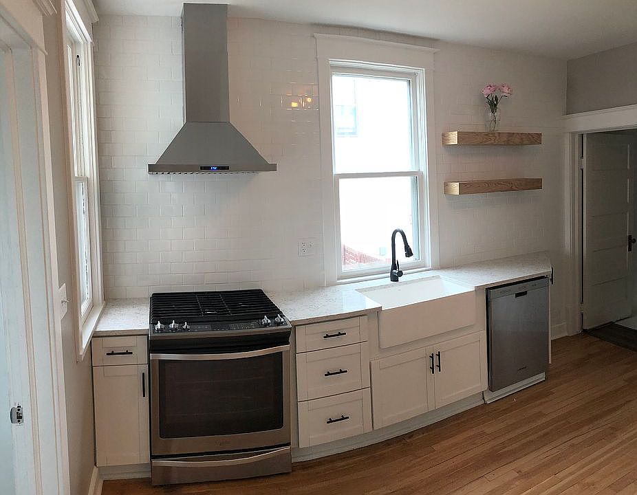 1st image of 1043 Pine St
