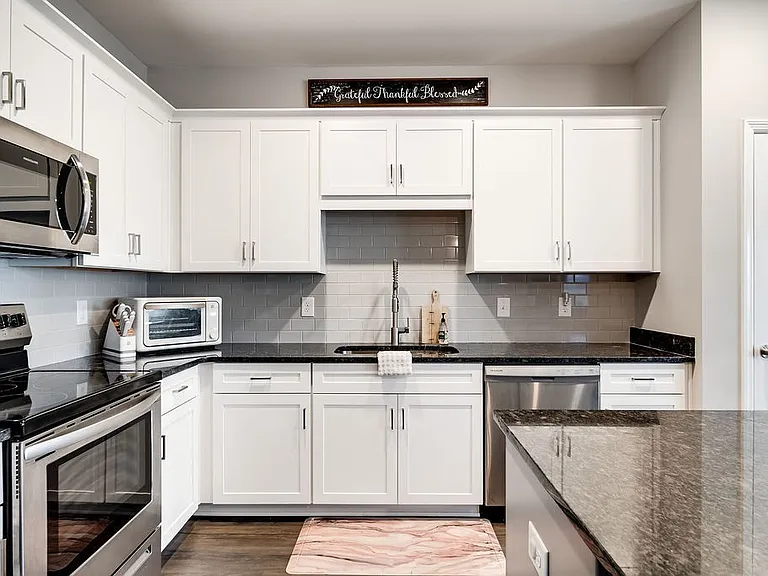 352 Banbury Dr — Photo 5