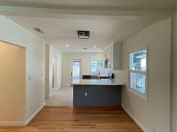 3rd image of 1127 N Verdugo Rd #A