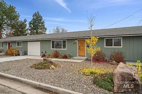 Welcome to 2105 Airport Ave. in Caldwell. This property offers a convenient location with easy ac... — Photo 1