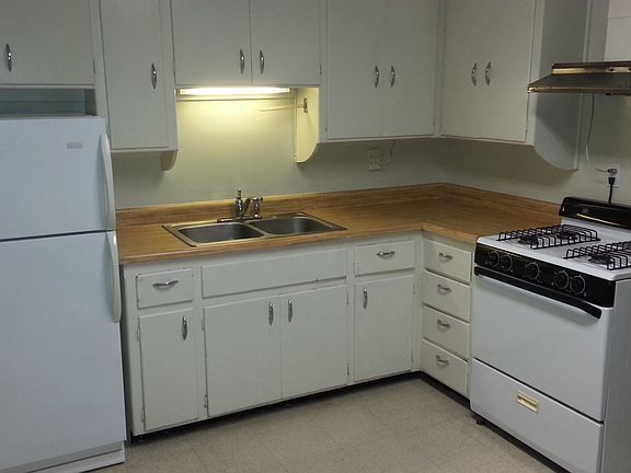 3rd image of 613 W La Plata St