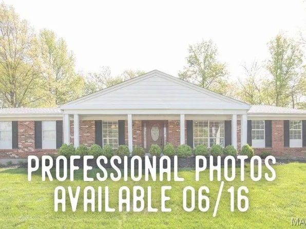 2340 Fairoyal Dr, Saint Louis, MO 63131