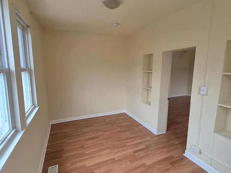 1245 Empire Ave #1 — Photo 3